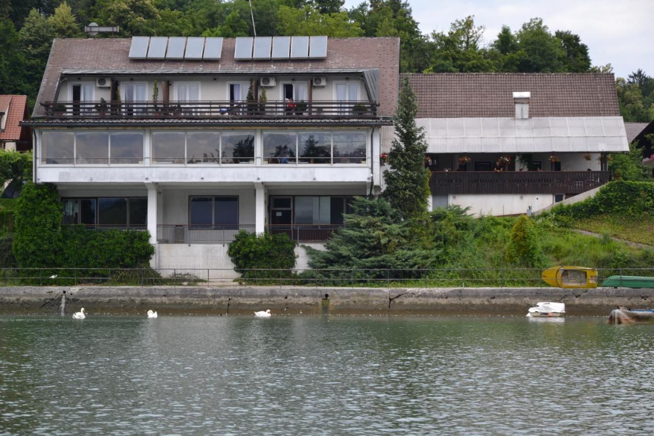 Bed and Breakfast Gostisce Jezero Medvode Exterior foto